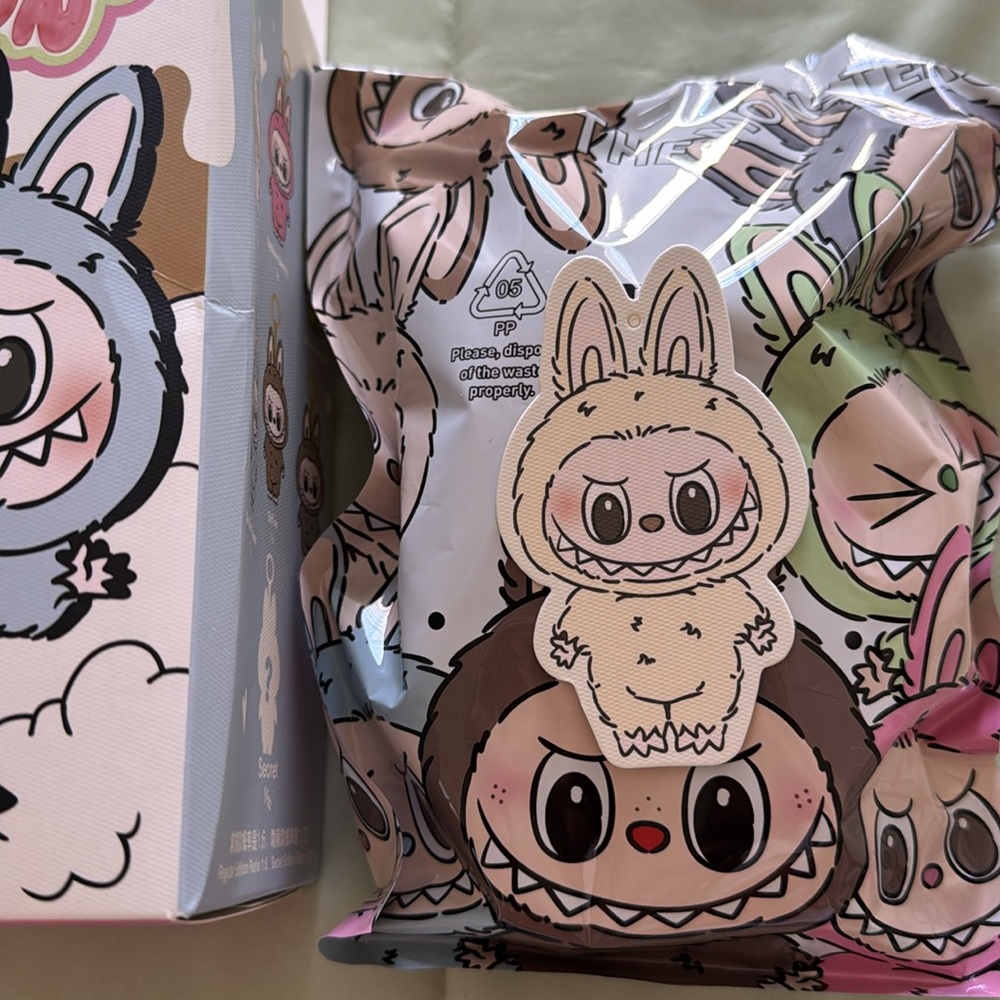 AUTHENTIC The Monsters Labubu Macaron Vinyl Face - Soymilk - Picture 2 of 6
